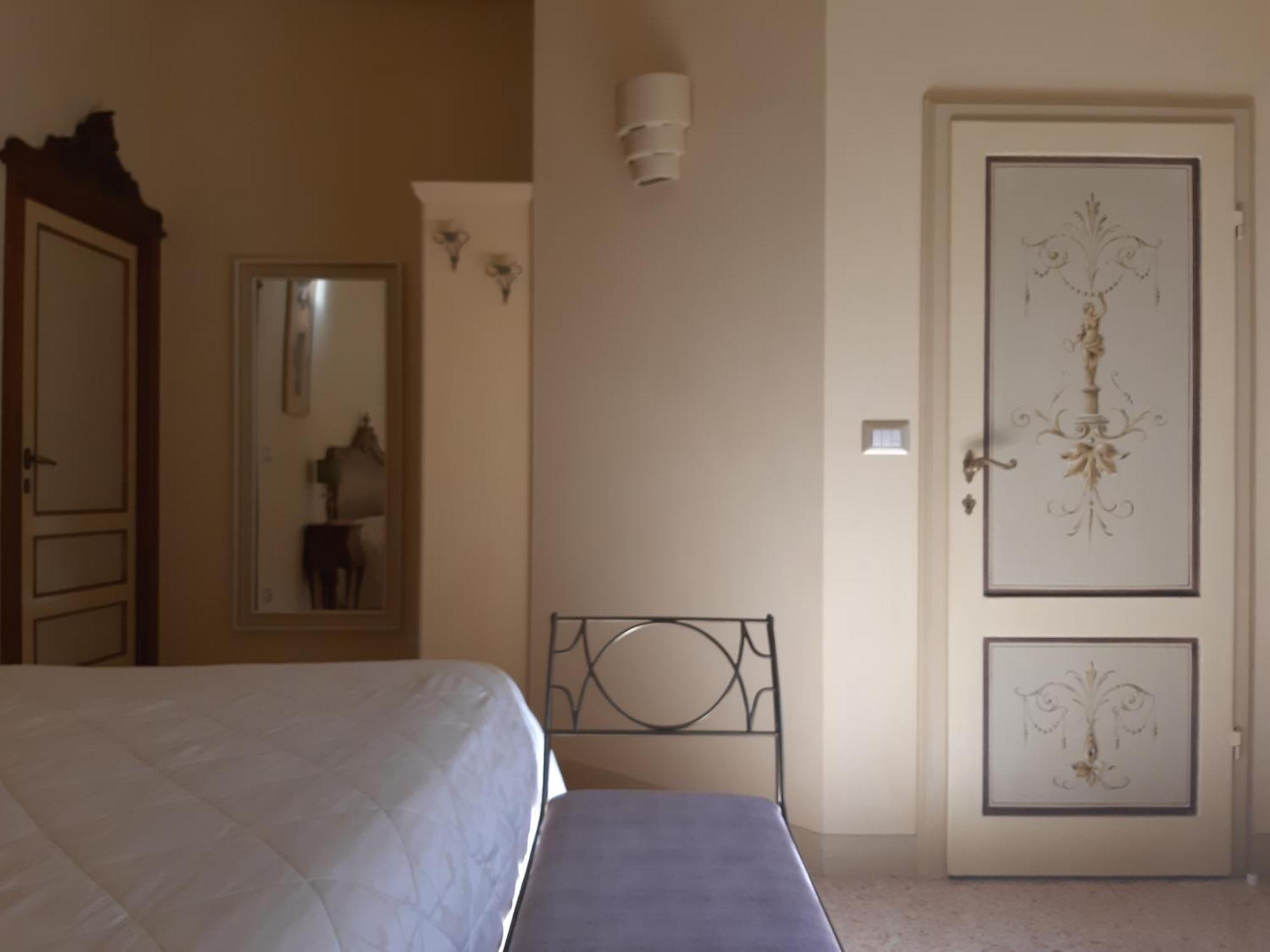 Dolce Rosa ♡ Centro Storico Bed & Breakfast Sansepolcro Exterior photo